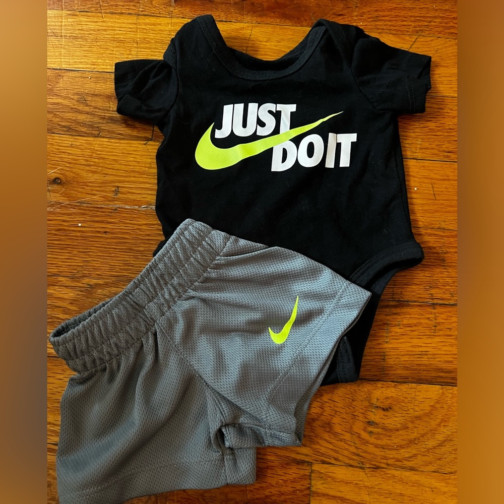 “💙 Nike Newborn Onesie & Shorts Set - Like New 💙
